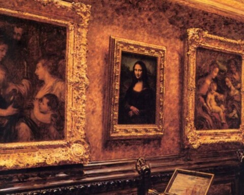 Schilderij van Louis Béroud's uit 1911 waarop de Mona Lisa te zien is in het Louvre, kort voor de diefstal