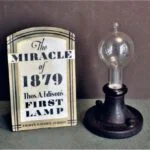 Replica van de eerste Edisonlamp ter gelegenheid van het 100 jarige jubilieum