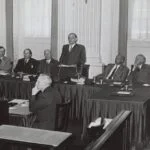 Minister-president Drees tijdens een debat over de kabinetscrisis van 1955