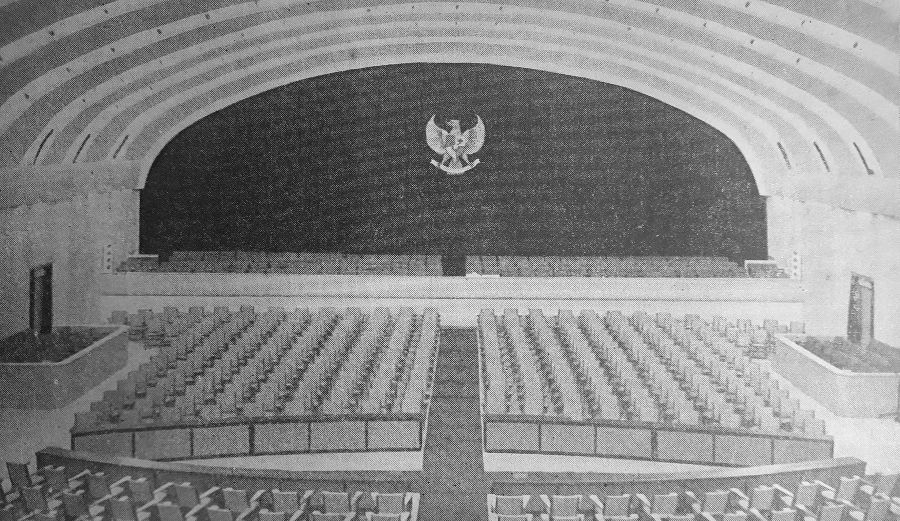 De zaal in Bandung waar de Konstituante vergaderde.