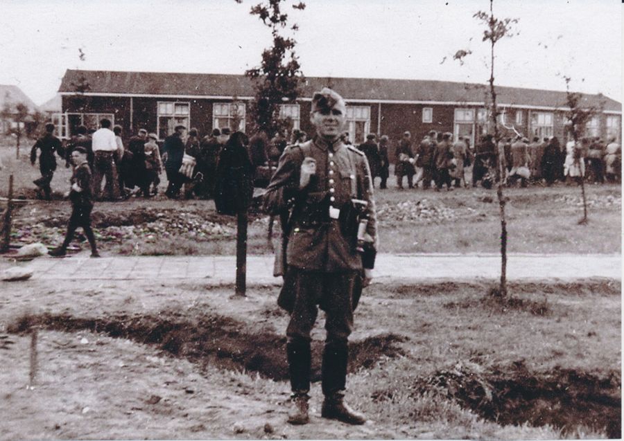 Joden bij aankomst in Kamp Westerbork