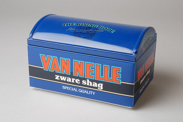 Lid zijn van de blauwe knoop: een leven zonder drank | Historiek