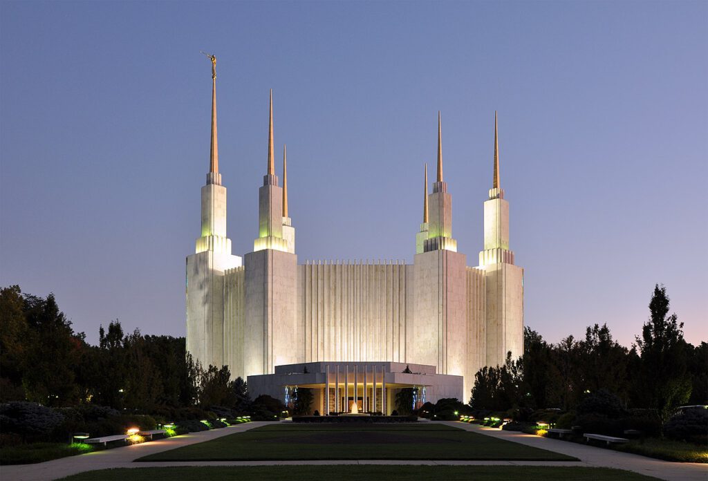 Tempel van de mormonen in Washington, voltooid in 1974