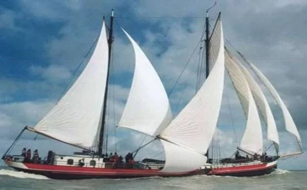 Willekeurige foto van een zeilcharter uit de Bruine Vloot