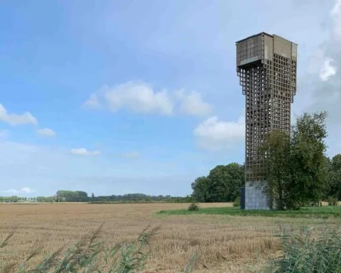 Luchtwachttoren Warfhuizen, 2021. Foto Ben de Vries. Uit: Luchtwachttorens uit de Koude Oorlog