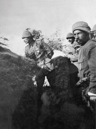 Mustafa Kemal in de loopgraven bij de Slag om Gallipoli, 17 juni 1915, Çanakkale