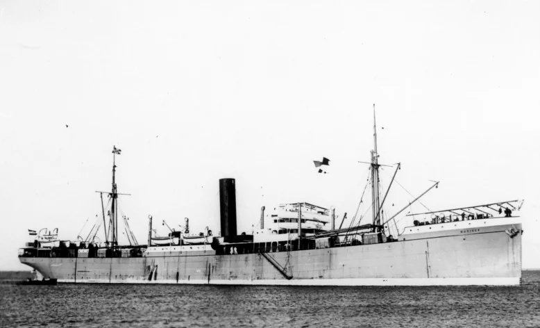 De ‘Madioen’, het schip waarmee Mijem Sarwi in 1919 vanuit Semarang naar Suriname werd verscheept