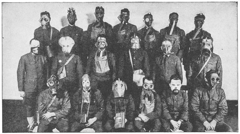 Verschillende typten gasmaskers die tijdens de Eerste Wereldoorlog aan het westelijk front werden gebruikt