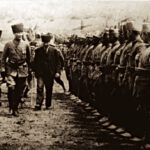 Kemal Pasha inspecteert Turkse troepen, 18 juni 1922