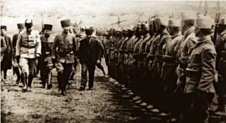 Kemal Pasha inspecteert Turkse troepen, 18 juni 1922