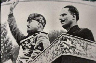 De Britse fascist Oswald Mosley naast Benito Mussolini tijdens zijn bezoek aan Italië, 1936