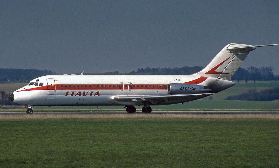 De DC-9 op Londen Luton Airport, 1980