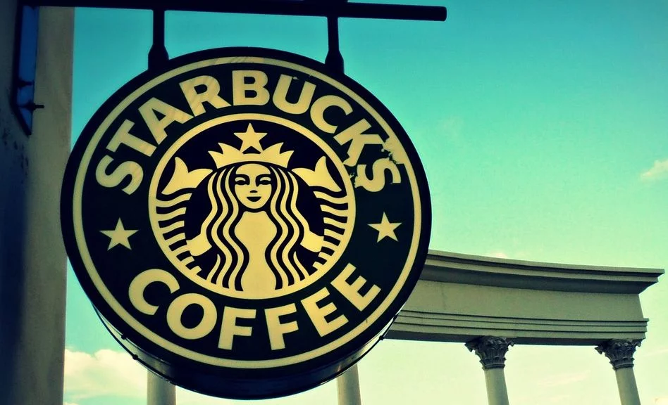 Uithangbord van koffieketen Starbucks uithangbord