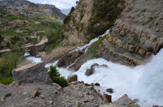 De waterval bij Afqa.