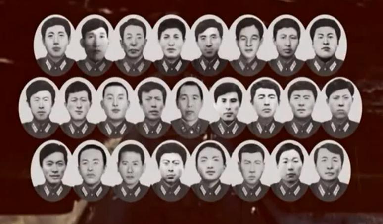 De bemanning van de onderzeeër van Gangneung vereeuwigd op de tv-documentaire die Noord-Korea in 2017 wijdde aan de gesneuvelde kameraden in ‘een ziedende storm op de kust van Zuid-Korea’. Stuurman Lee, die gevangen werd genomen, ontbreekt.