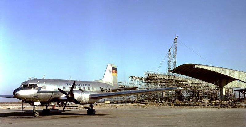 Een Iljoesjin-14 op Interflug-luchthaven Berlijn-Schönefeld, 1961