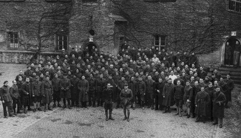 Franse officieren die gevangen zaten in Colditz 