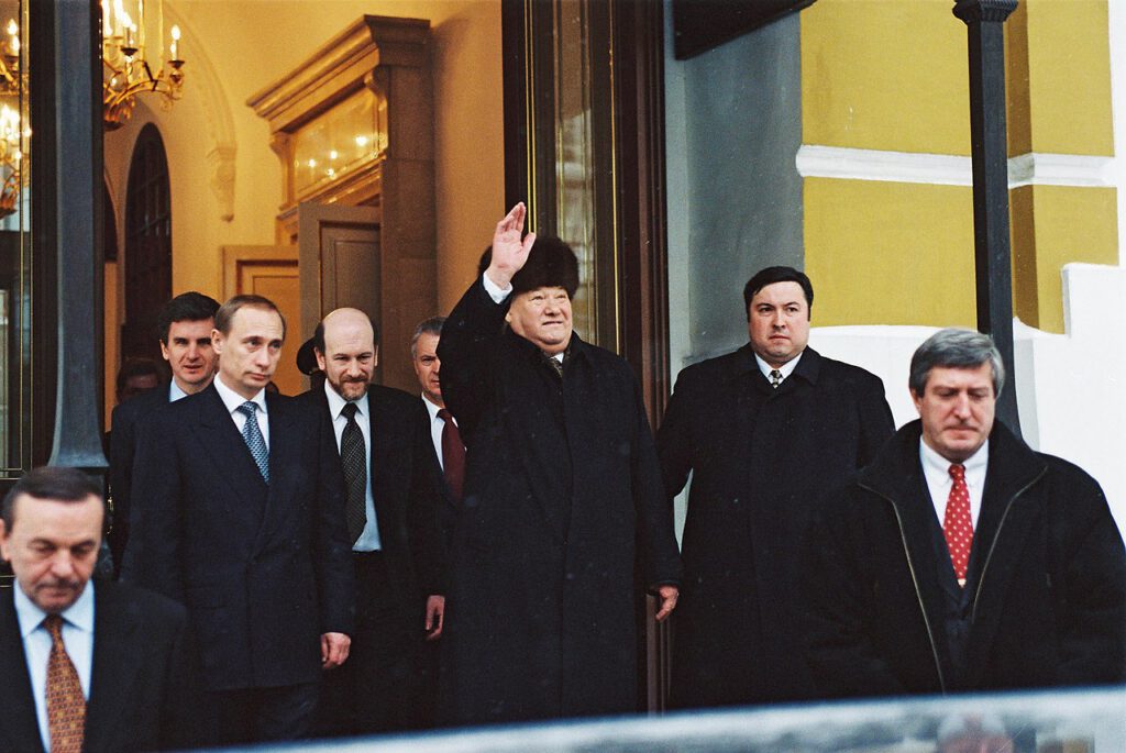 Poetin (links) en Boris Jeltsin, op de dag dat deze zijn vertrek aankondigde, 31 december 1999