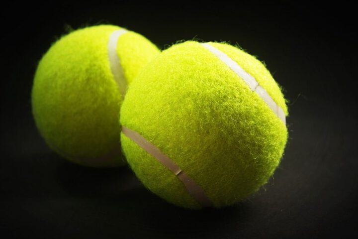 Twee tennisballen