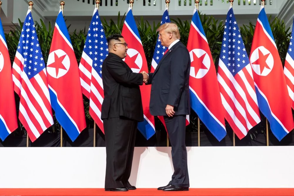 Donald Trump en Kim Jong un tijdens hun ontmoeting in 2018