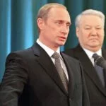 Vladimir Poetin legt de presidentiële eed af, rechts zijn voorganger Boris Jeltsin