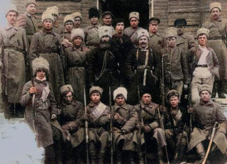 Groep soldaten, niet zelden aanhangers van de links-agrarische Sociaal-Revolutionaire Partij en gedesillusioneerde strijders uit het sovjet-bolsjewistische leger, die de rangen van het groene boerenverzet hebben vervoegd. Bron: RTH Real Time History