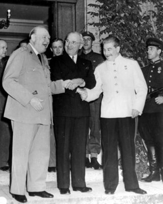 Churchill, Truman en Stalin aan het begin van de Conferentie van Potsdam