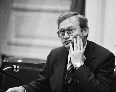 Frans Andriessen als minister in 1980