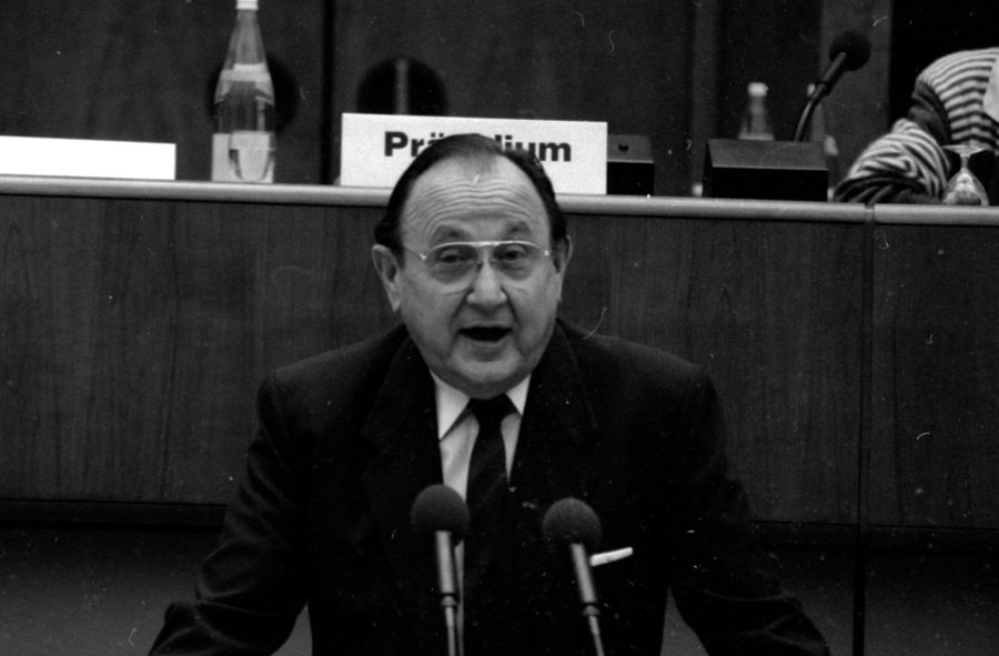 Hans-Dietrich Genscher in 1988