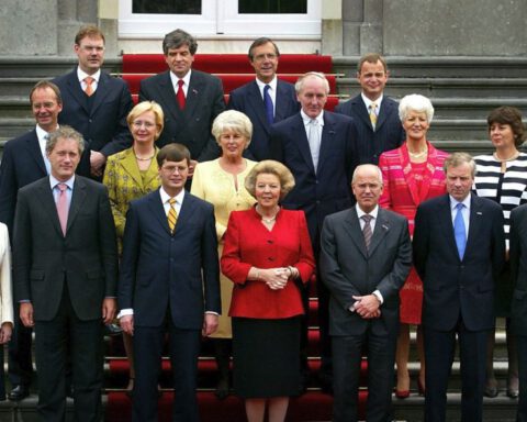 Bordesscène van het kabinet-Balkenende II, mei 2003