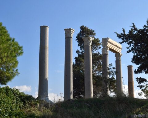 De colonnade van Byblos
