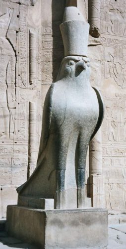 Horus als valk in de Tempel van Horus, Edfu 