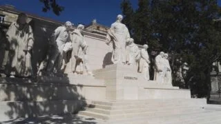 Kossuth Memorial in de buurt van het Hongaarse parlement