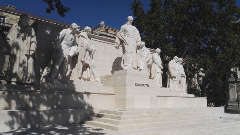 Kossuth Memorial in de buurt van het Hongaarse parlement