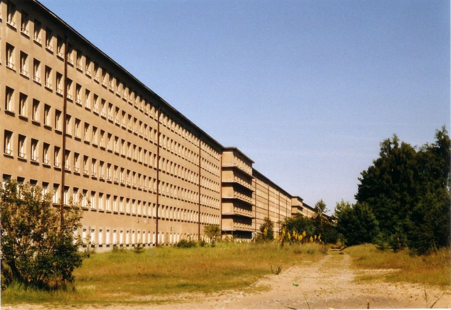 Zeezijde van een deel van het complex, 2004