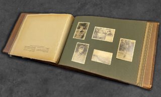 Het fotoalbum dat is toegevoegd aan de collectie van het Atlantikwall-Museum in Hoek van Holland