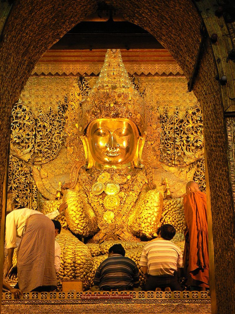Het boeddhabeeld in Mandalay