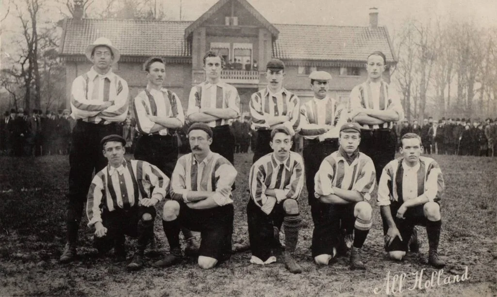 Het Nederlands elftal voor de wedstrijd tegen de Berliner F.C. Preussen, 30 december 1900