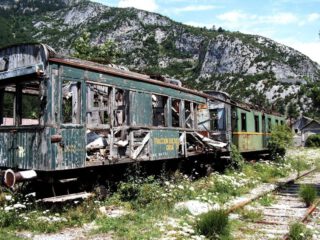 Verlaten treinstel bij Canfranc