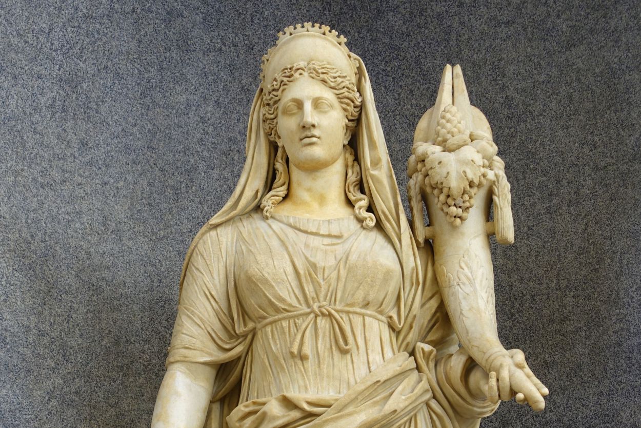 Beeld van de godin Fortuna met een hoorn des overvloeds in de Vaticaanse Musea