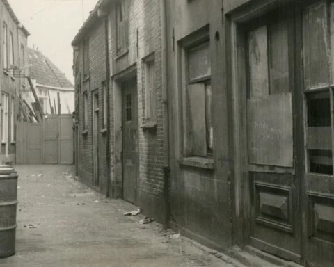 De steeg Het Achterom in het Keizerskwartier in Kampen