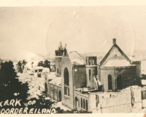 Restanten van de Lourdeskerk aan de Prins Hendriklaan in Rotterdam, na het Duitse bombardement van 14 mei 1940