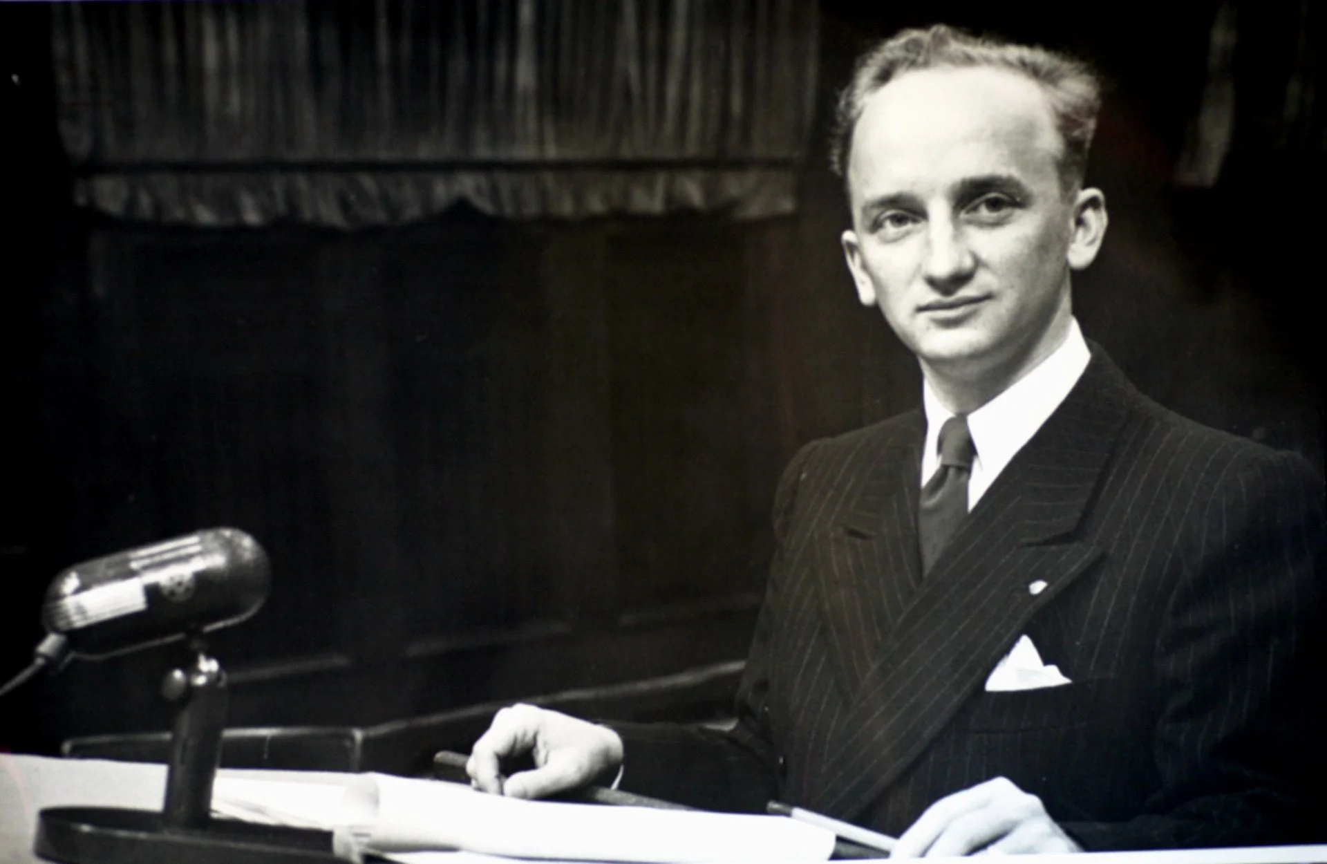 Benjamin Ferencz tijdens het Einsatzgruppenproces