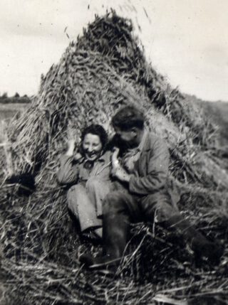 De laatste ontmoeting van Ernst en Ilse, bij een boer buiten het kamp waar Ernst werkte