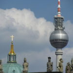Kruisen van de Berlijnse televisietoren en de Berlijnse Dom