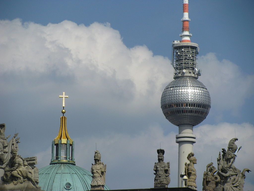 De Fernsehturm in Berlijn en de ‘wraak van de paus’
