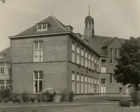 Een gebouw op het AZL-complex