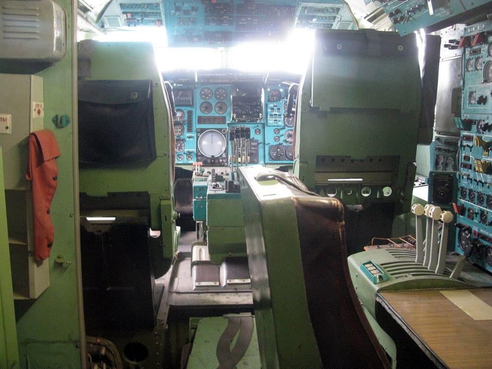Cockpit van de Tupolev Tu-144 in het Techniekmuseum Sinsheim, Duitsland