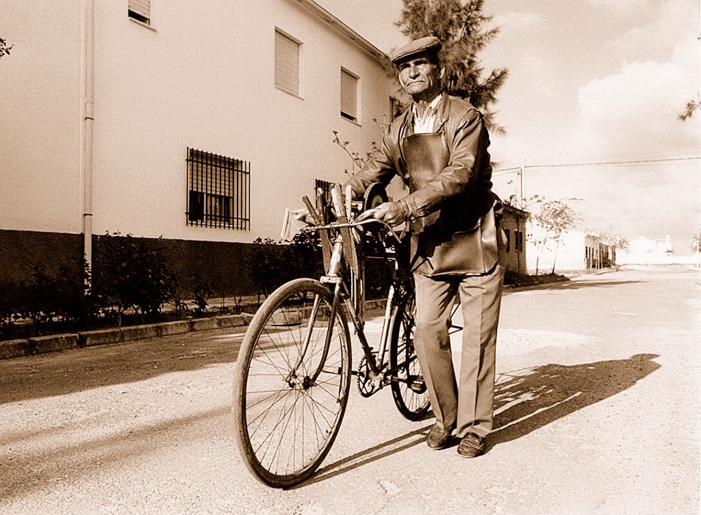 Man met scharenslijp-fiets, Spanje 