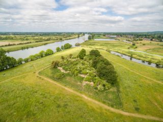 Het Genneperhuis was een burcht en militaire versterking. De resten ervan zijn nog zichtbaar in het landschap